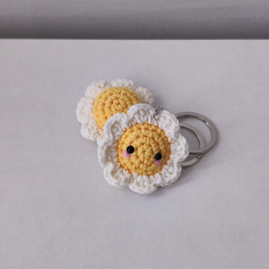 Daisy Flower Pendant Plushie Amigurumi