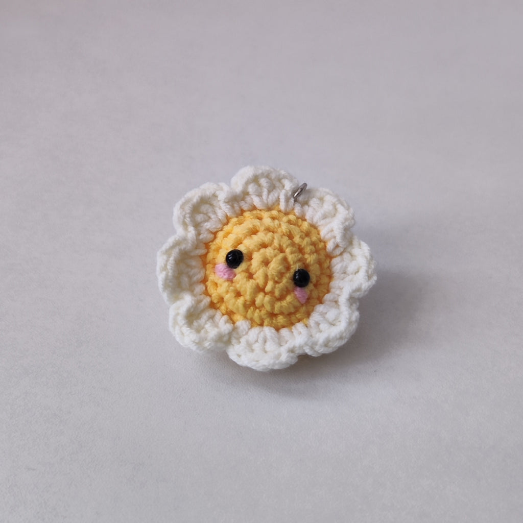 Daisy Flower Pendant Plushie Amigurumi