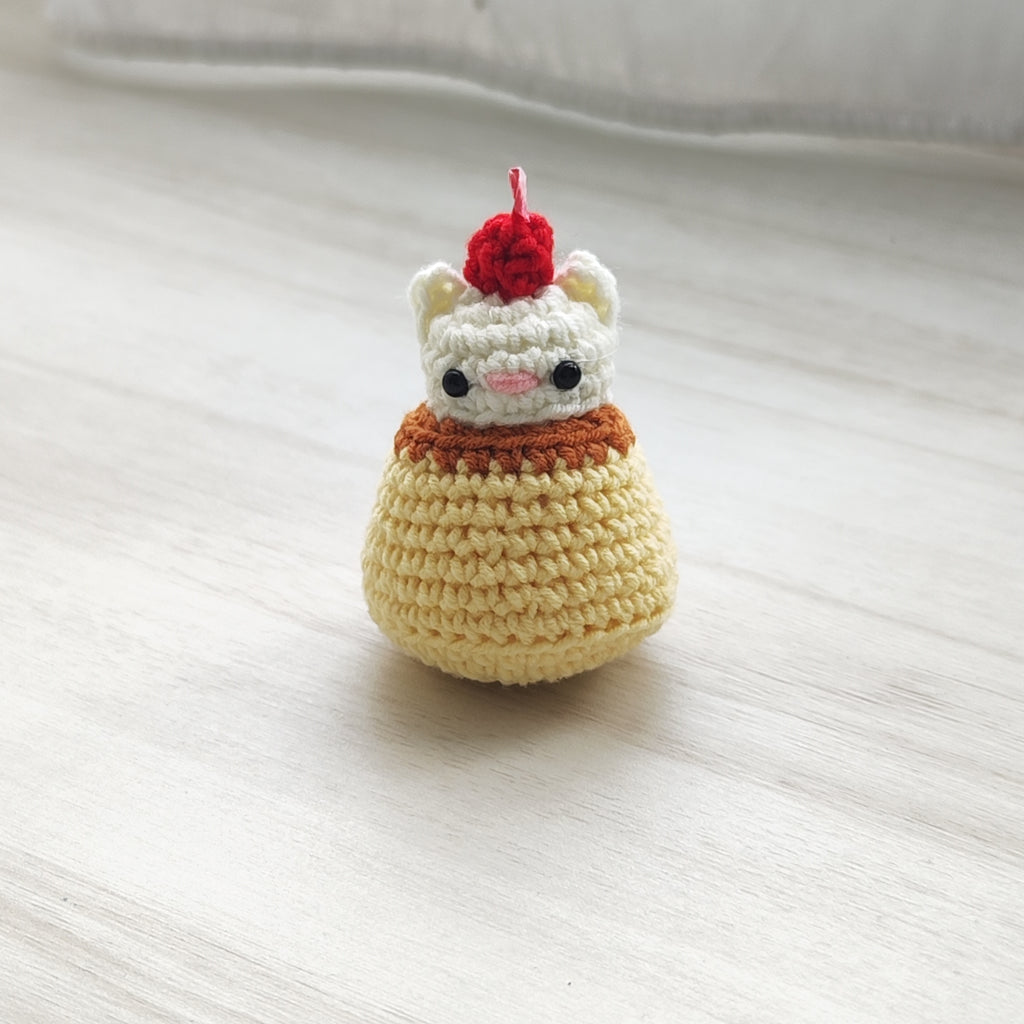 White Cat Pudding Pendant Plushie Amigurumi