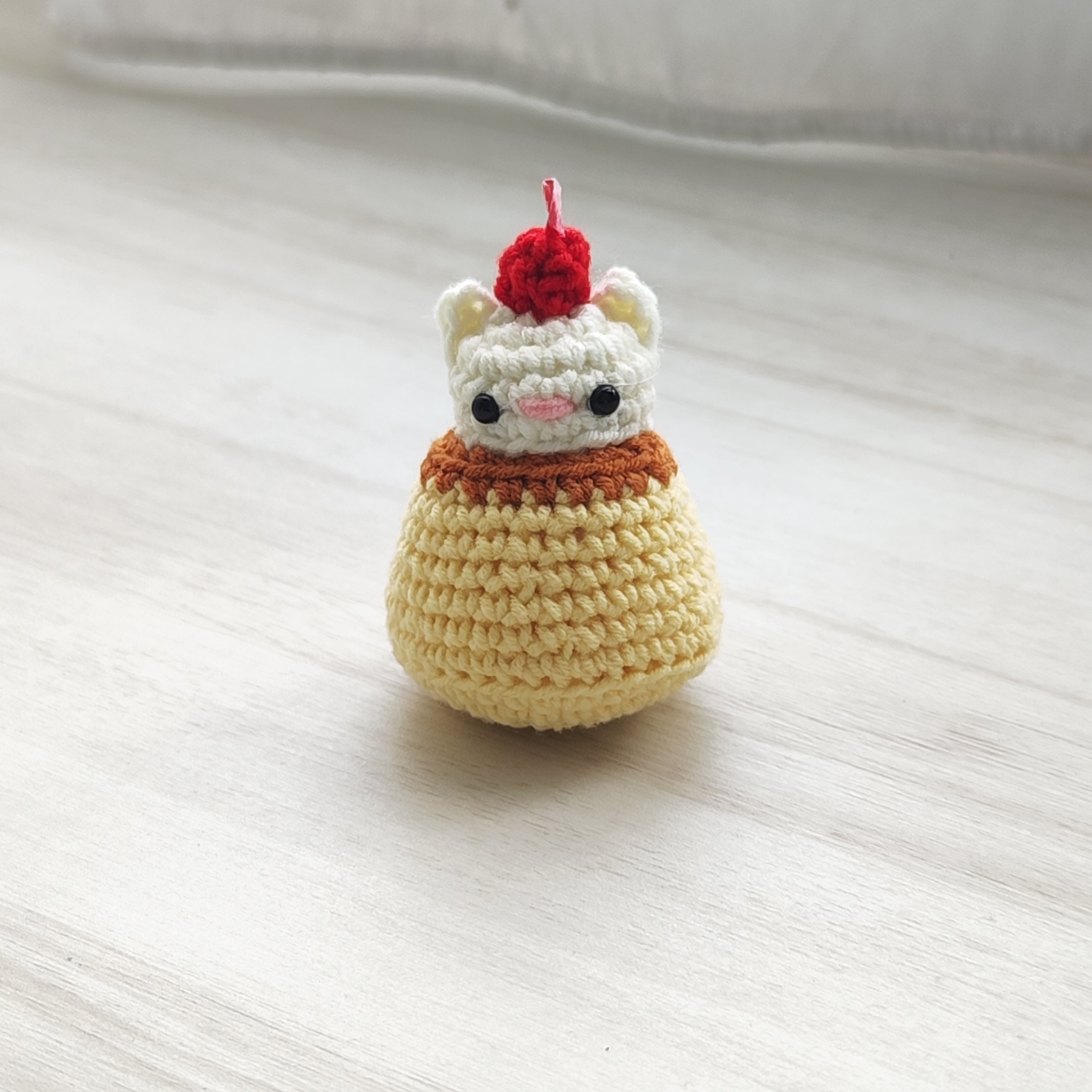 White Cat Pudding Pendant Plushie Amigurumi