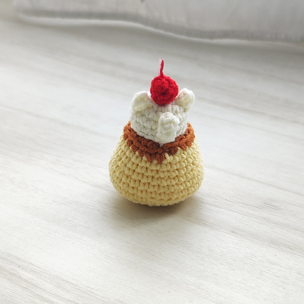 White Cat Pudding Pendant Plushie Amigurumi