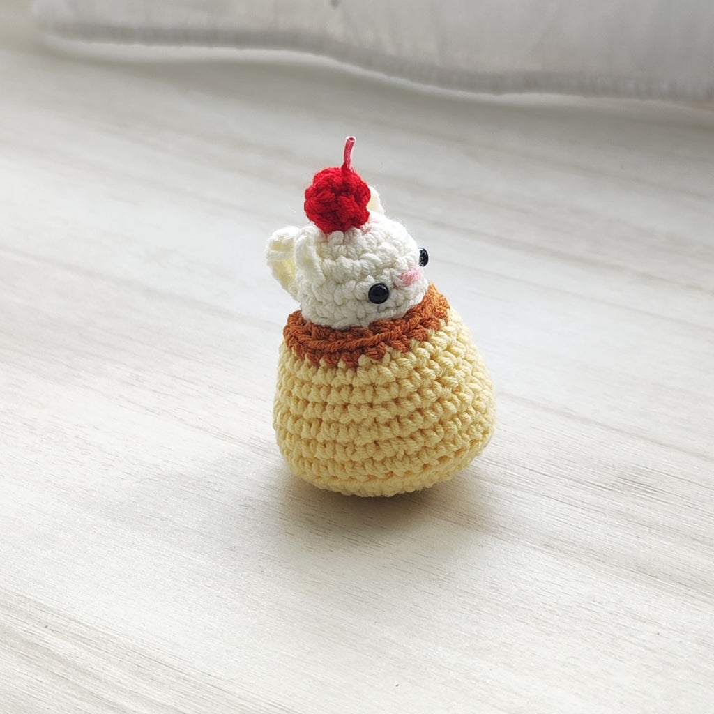 White Cat Pudding Pendant Plushie Amigurumi