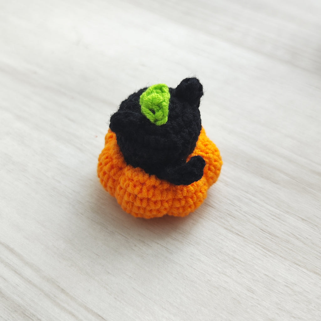 Black Cat Pumpkin Pendant Plushie Amigurumi